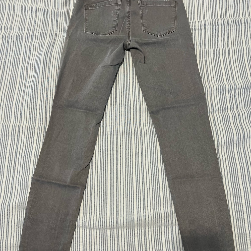 BlankNYC distressed jeans in grey.  Size 26 - Picture 4 of 4